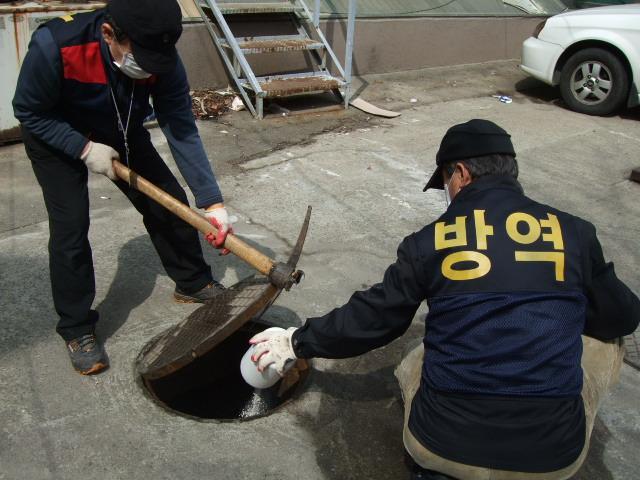 연수구보건소, 친환경 연무소독으로 하절기 집중 방역 실시의 1번째 이미지