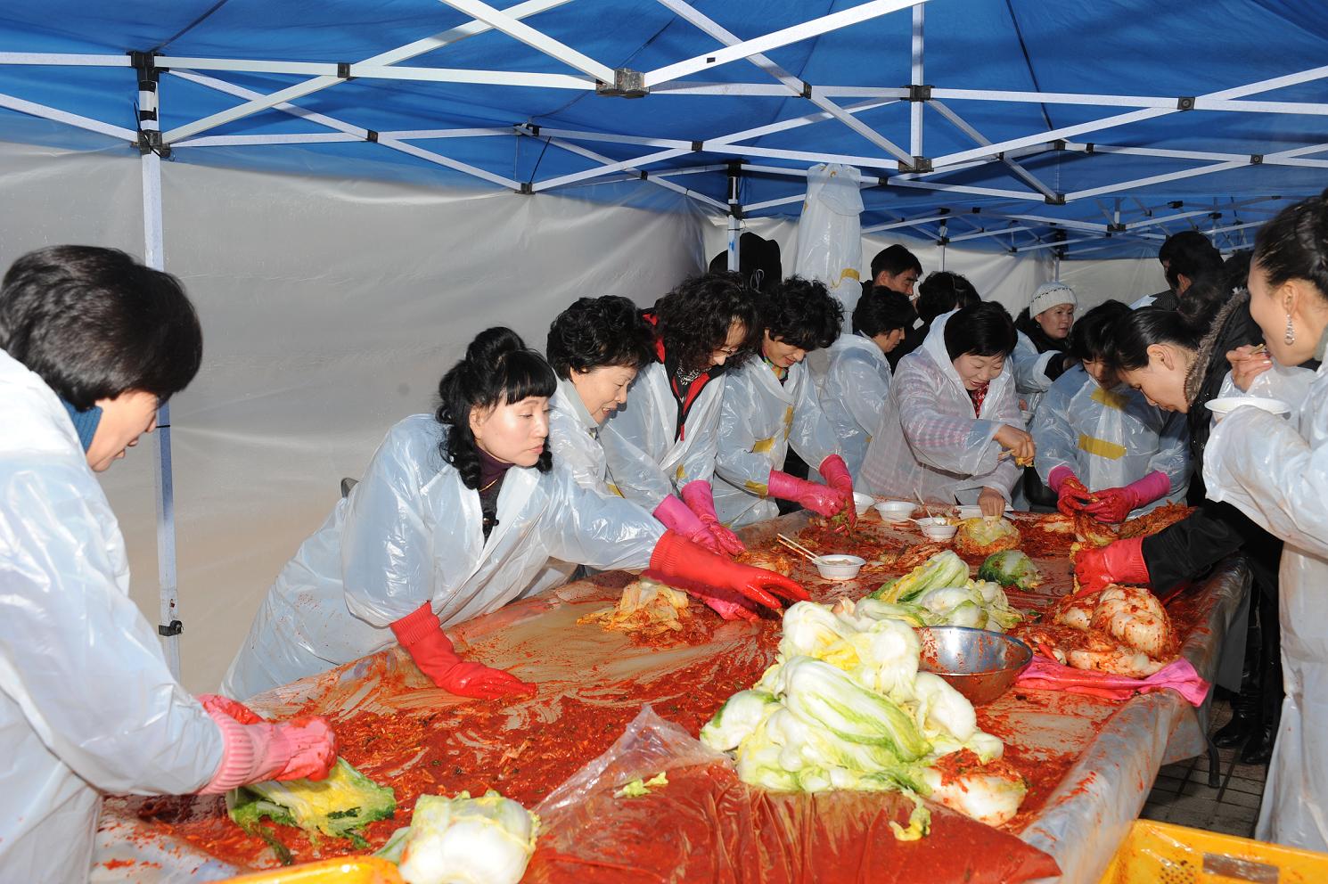 국제라이스협회, 연수구청 상징광장에서 사랑의 김장나눔 행사의 1번째 이미지