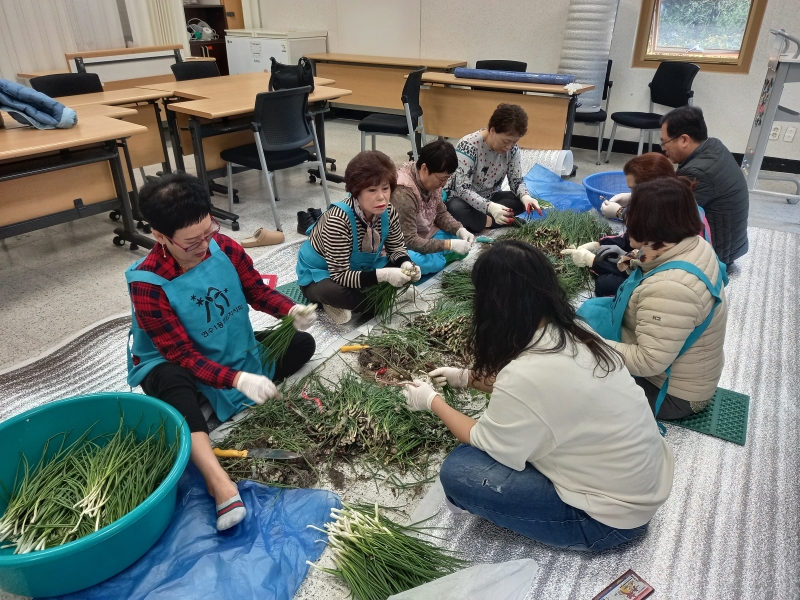 연수1동 주민자치회, 직접 담근 파김치로 이웃에게 온정 나눔