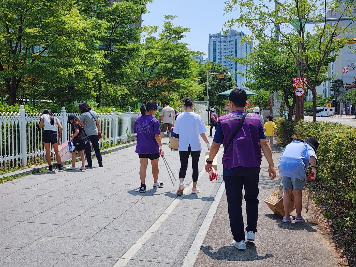 (연수구자원봉사센터) 그린상륙작전-V 송도 엑스포 아파트와 함께하는 「걷GO, 줍GO, 건강하GO! 플로깅」 환경캠페인의 2번째 이미지