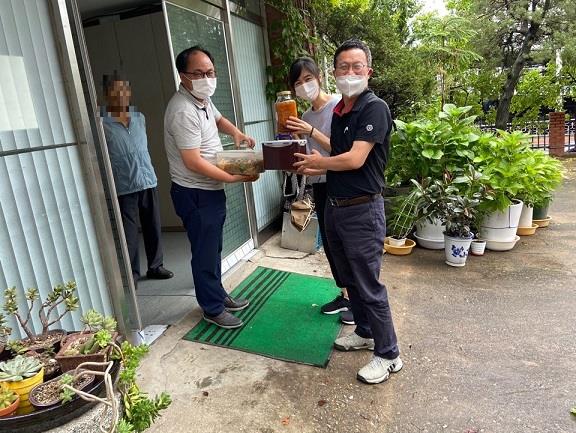 단골동무 가족봉사단 복숭아 수제 통조림 및 소불고기 음식 전달의 1번째 이미지