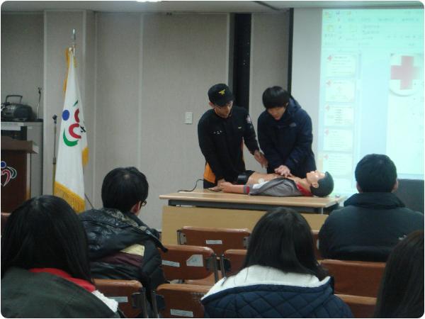 연수구자원봉사센터 2011년 겨울방학 청소년 자원봉사학교 소방안전교육 실시의 2번째 이미지